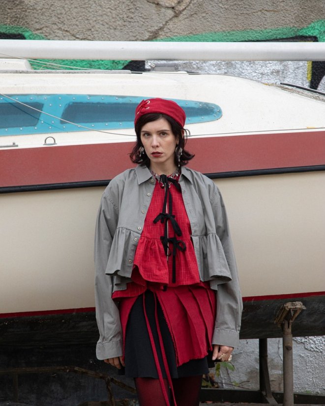 Červená volánová košeľa s mašľami