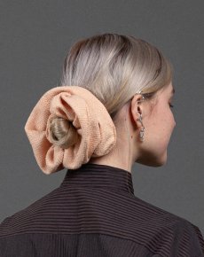 Hodvábna béžová gumička