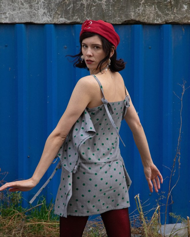 Bodkovaný top na ramienka