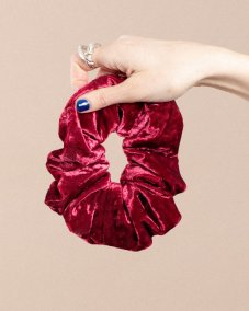 Vínovo-fialová zamatová gumička