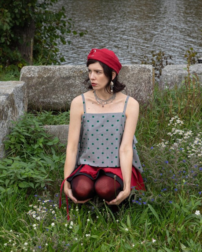 Bodkovaný top na ramienka