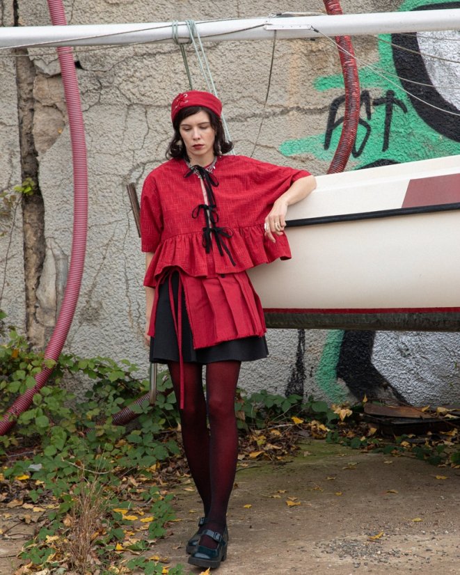 Červená volánová košeľa s mašľami