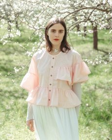 Ružová asymetrická maxi volánová košeľa