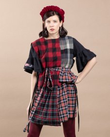 Červeno-čierna kockovaná vesta