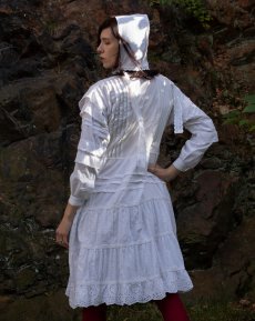 Biele krajkové šaty