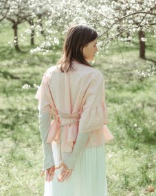 Ružová asymetrická maxi volánová košeľa