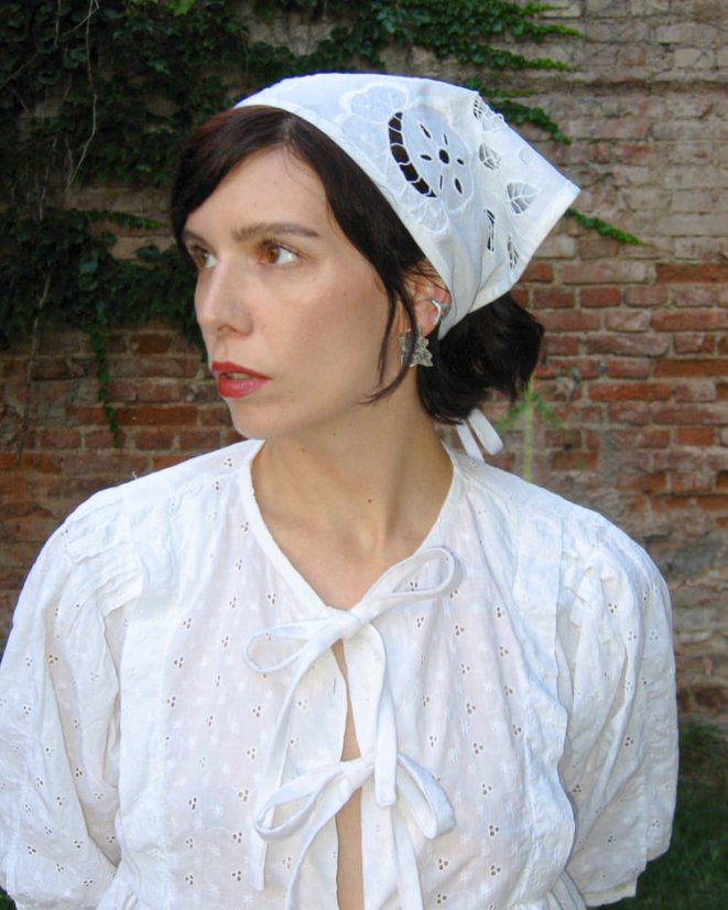 Biela krajková šatka