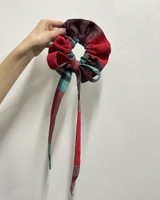 Zeleno-červená mašľa na drdol