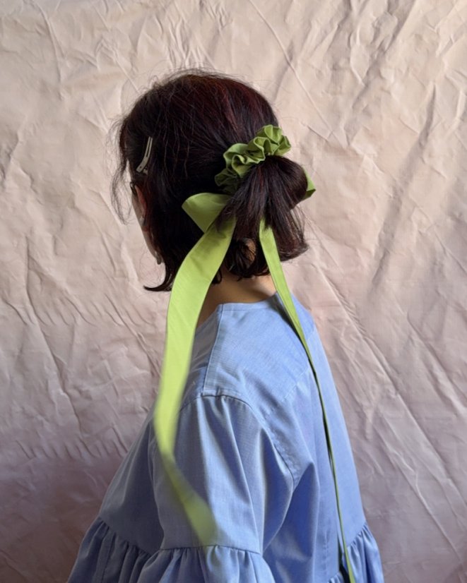 Zelená scrunchie mašľa