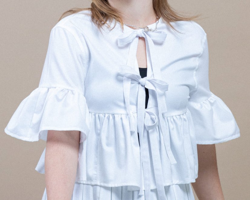 Snehová maxi volánová košeľa s mašľami