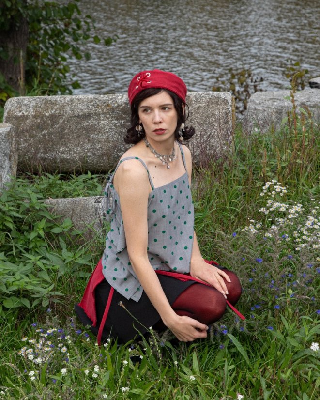 Bodkovaný top na ramienka