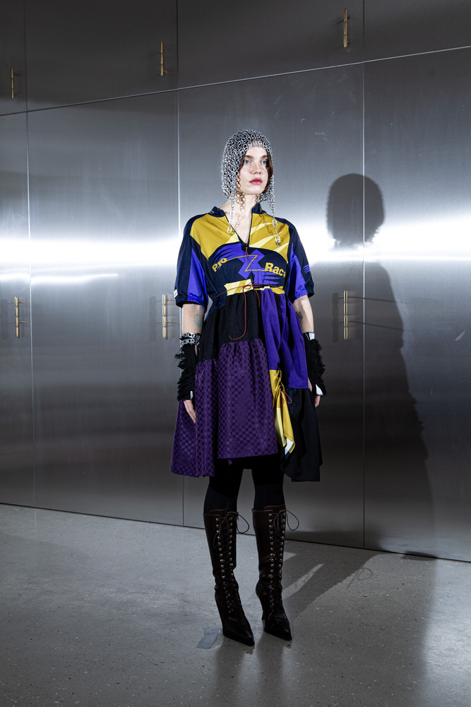 Fialové dresové šaty